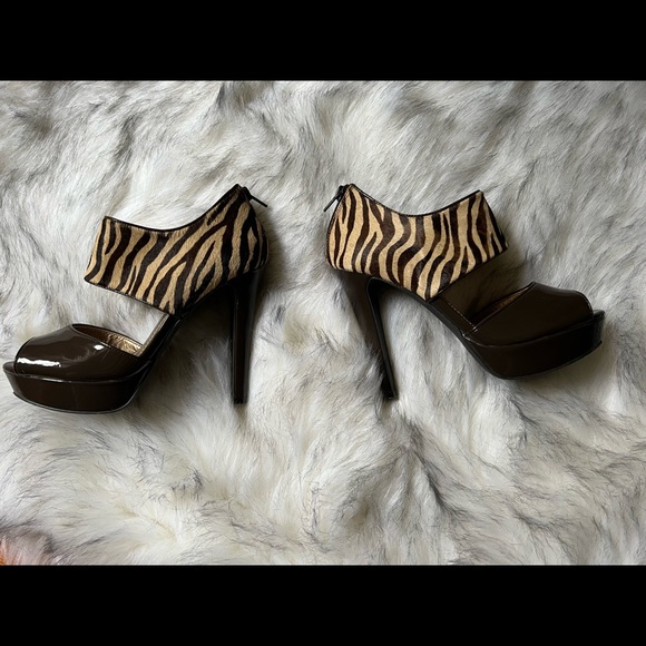 New BCBG Helanra tiger pattern calf hair cuff platforms with 5inch heels. - Picture 3 of 5
